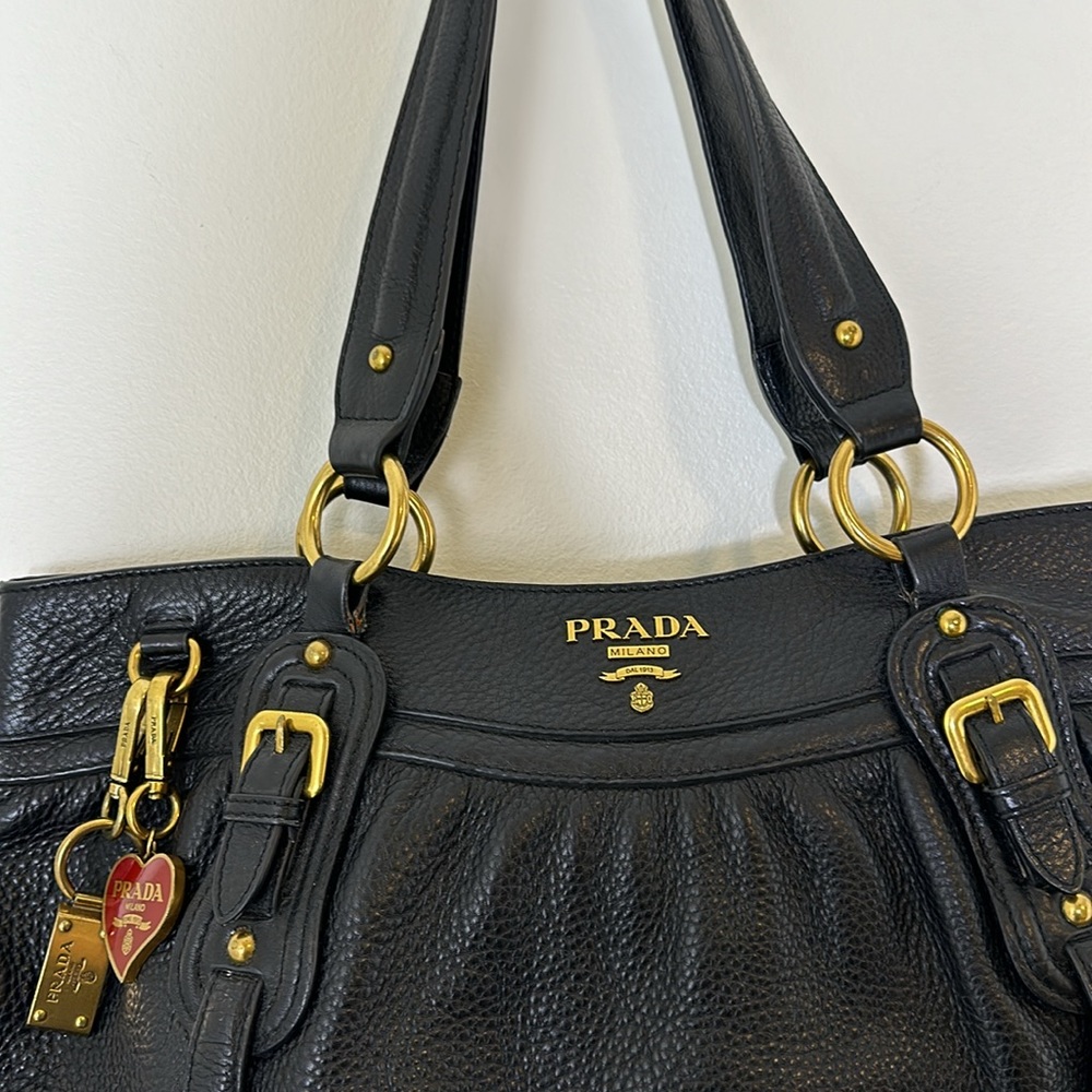 Vintage leather Black Prada large shoulder bag with Prada charms, never used - Picture 4 of 10
